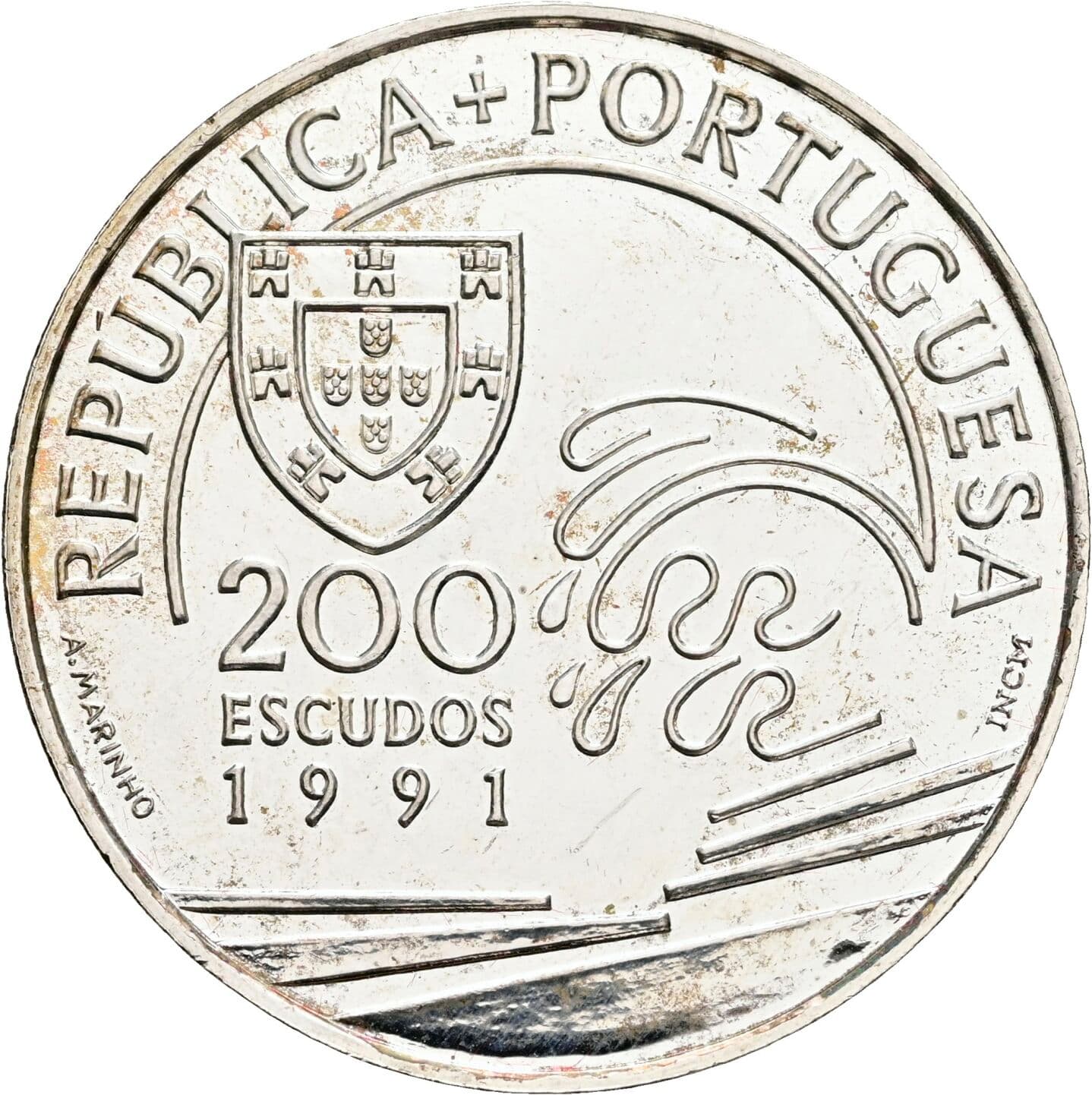 200 Escudos