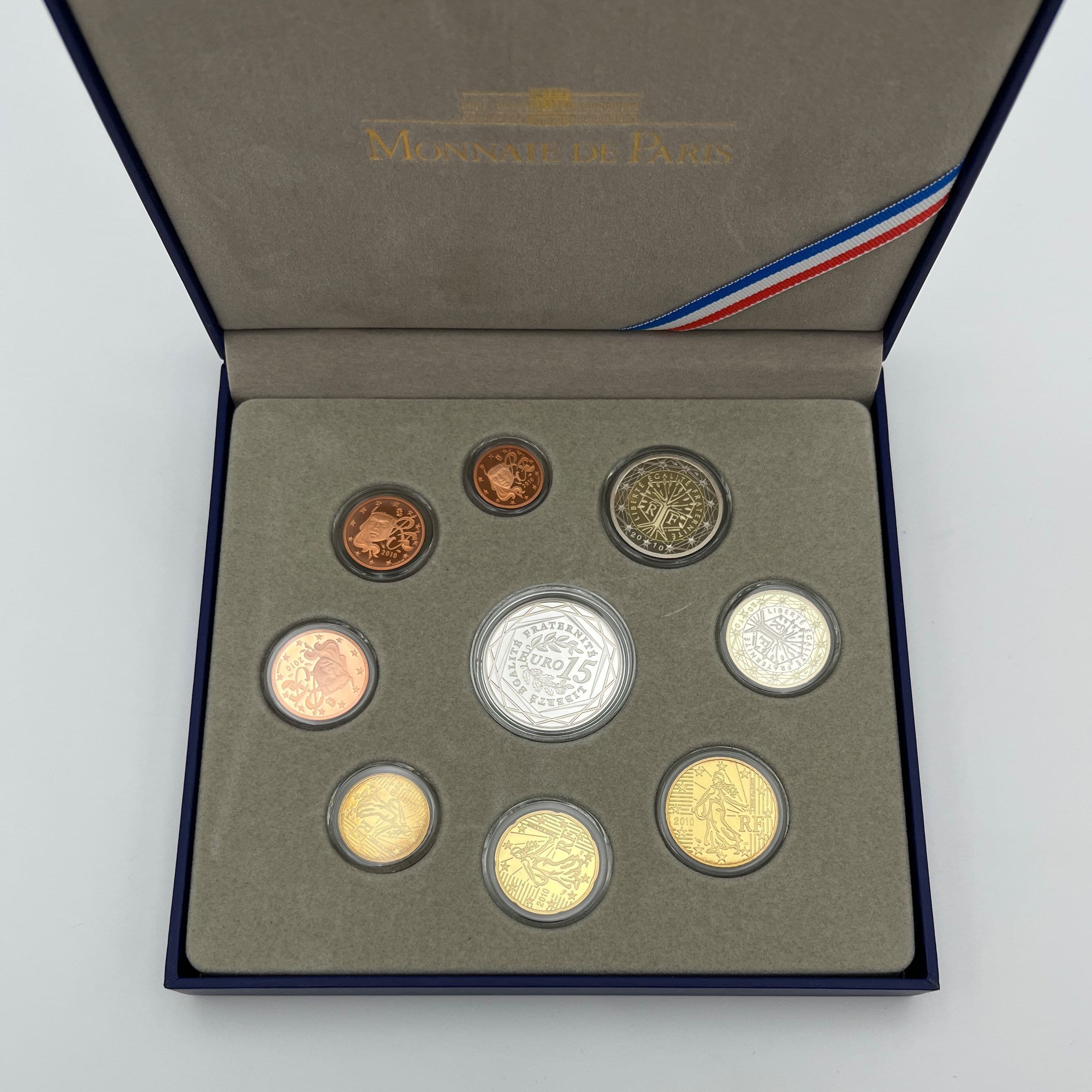 Euro Proof KMS mit 15-Euro Silbermünze "Marianne"