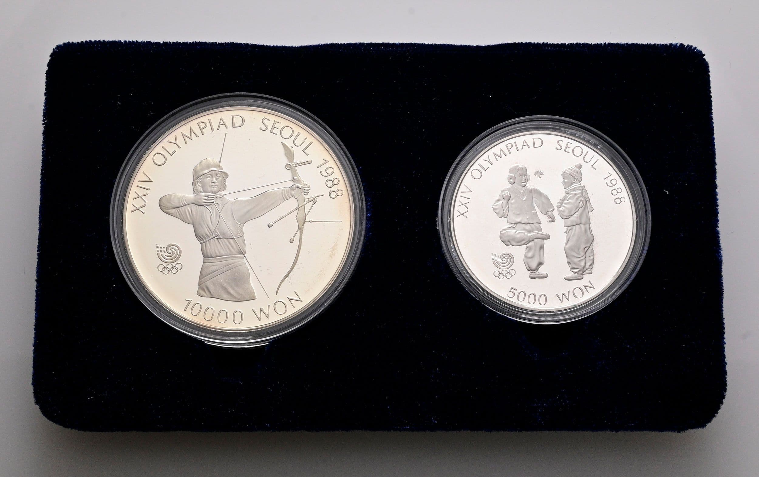 Etui mit 10.000 Won + 5.000 Won