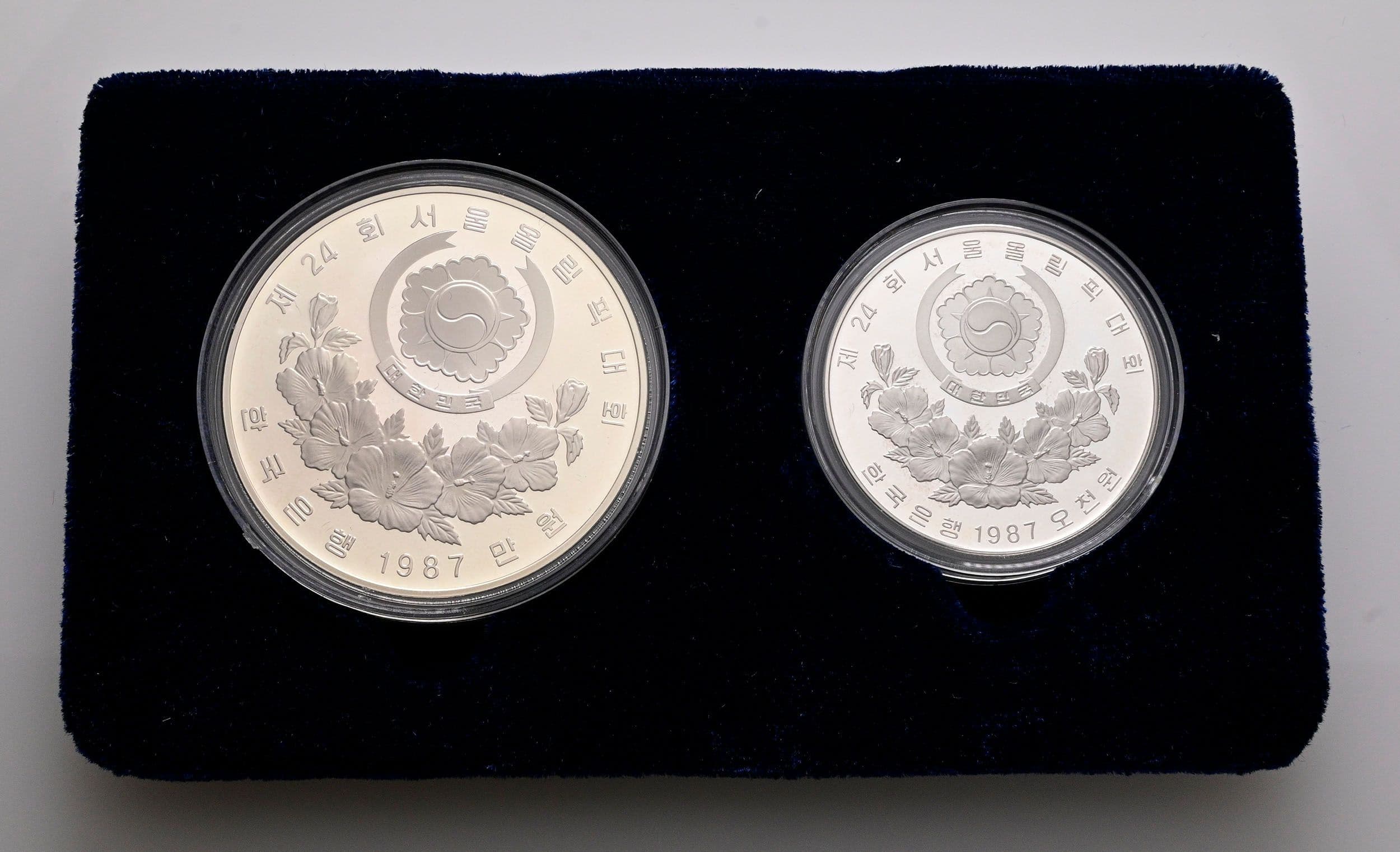 Etui mit 10.000 Won + 5.000 Won