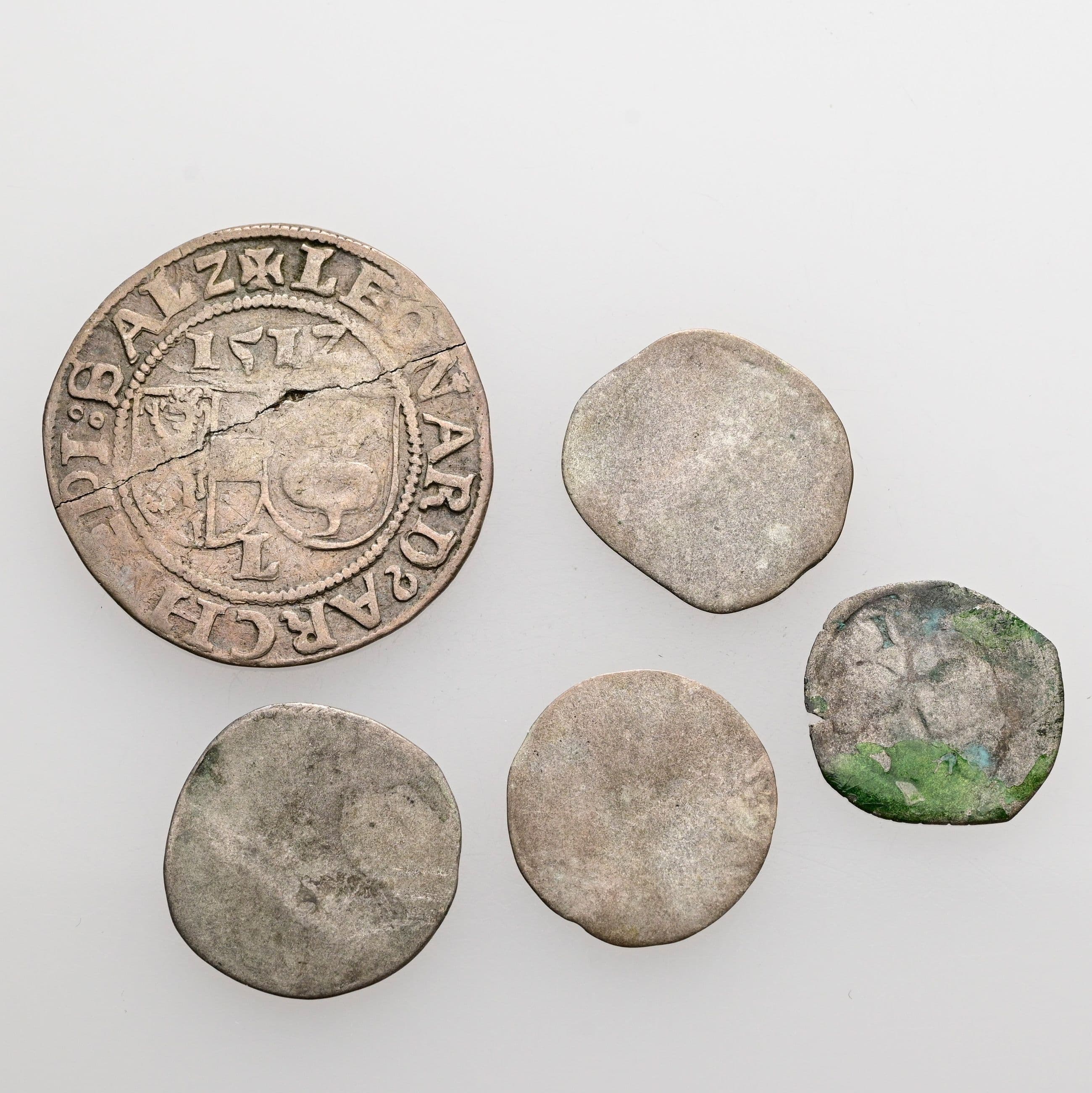 Lot Salzburger Kleinmünzen, Pfennig, 2 Pfennige (3x), Batzen (Bruchstelle)