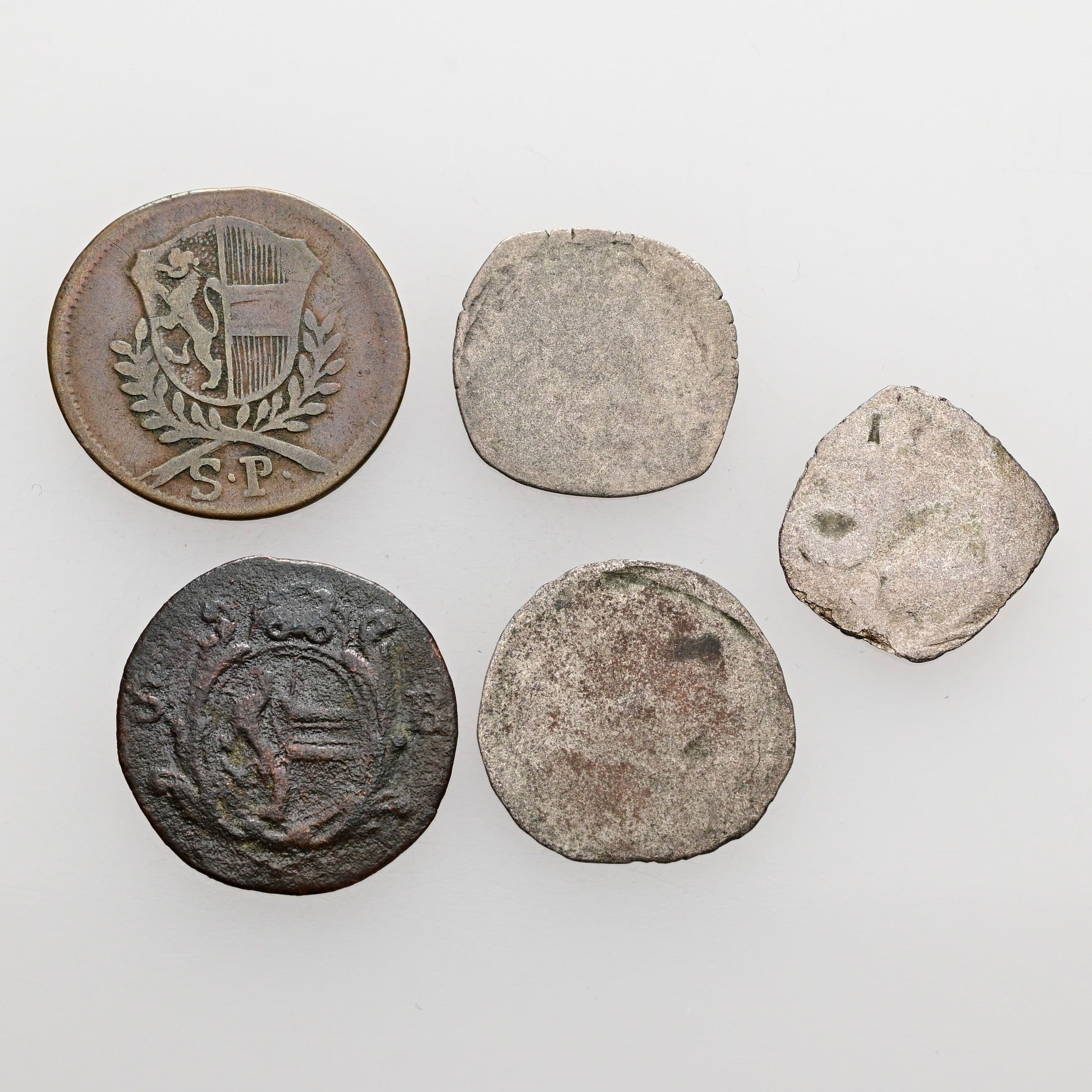Lot Salzburger Kleinmünzen, Pfennig (3x), 2 Pfennige (2x) Salzburg – Rückseite