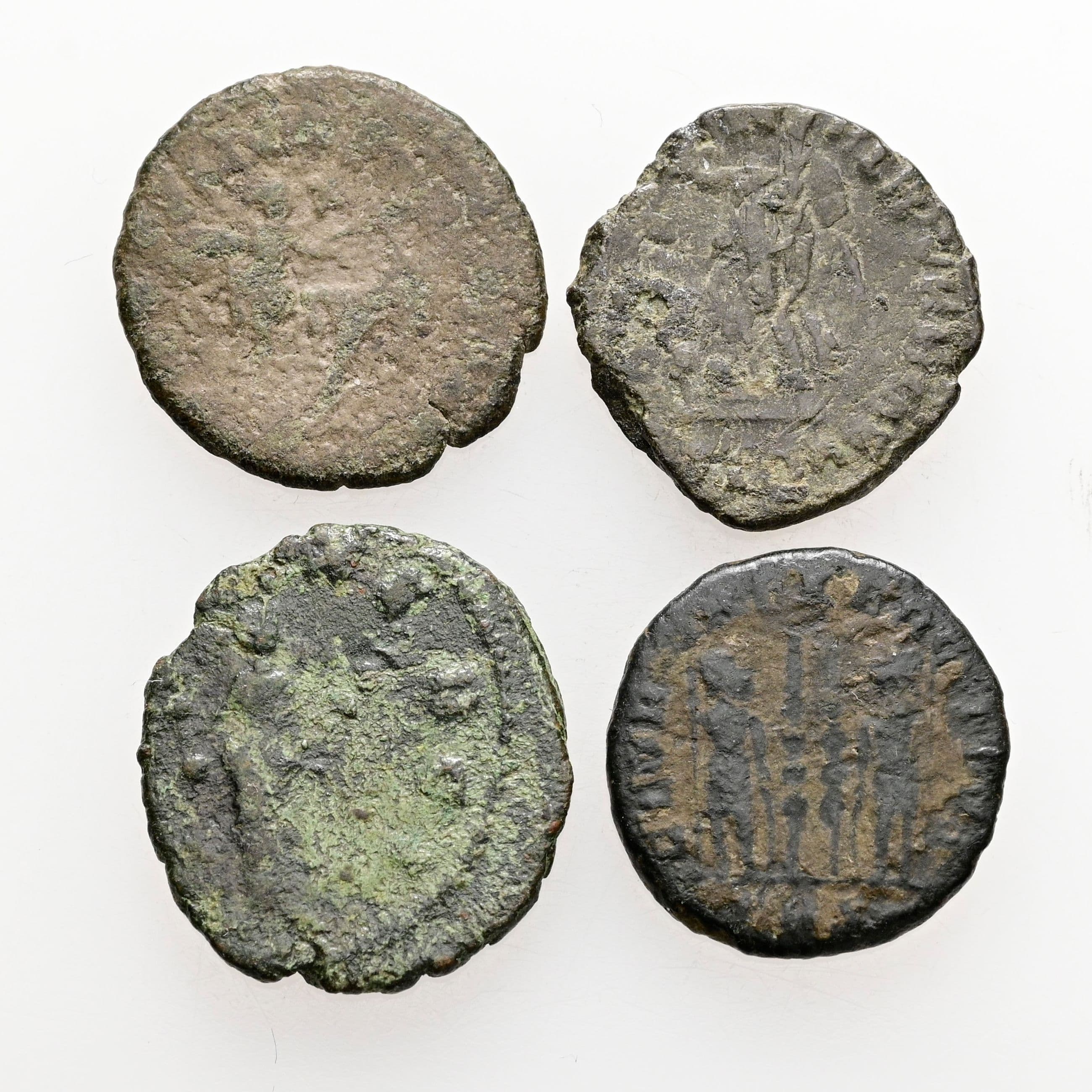 Lot mit 4 spätrömischen Bronzemünzen (Folles) Zeit um Constantin Rom – Rückseite