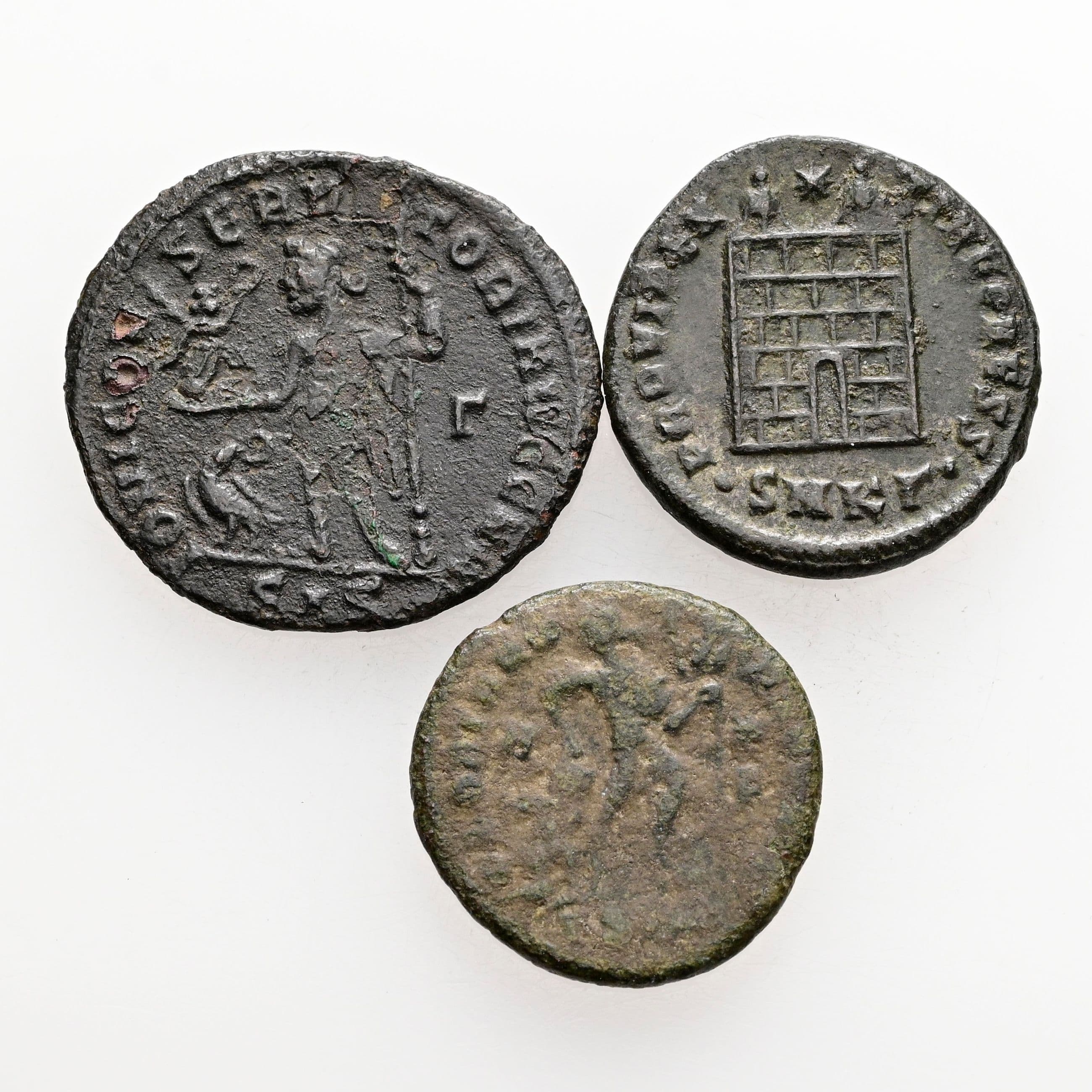 Lot mit 3 römischen Bronzemünzen Zeit um Constantin Rom – Rückseite