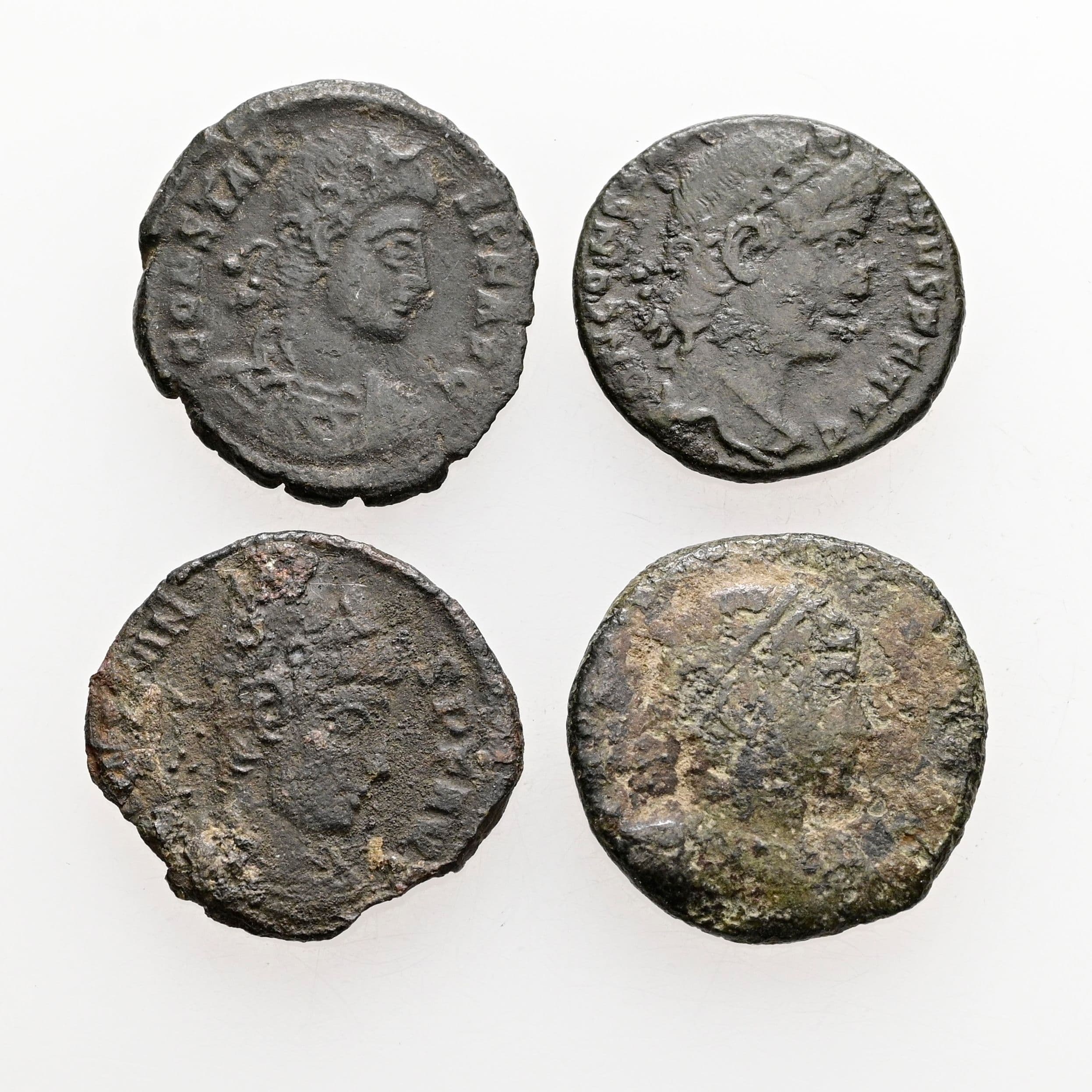 Lot mit 4 spätrömischen Bronzemünzen (Folles)
