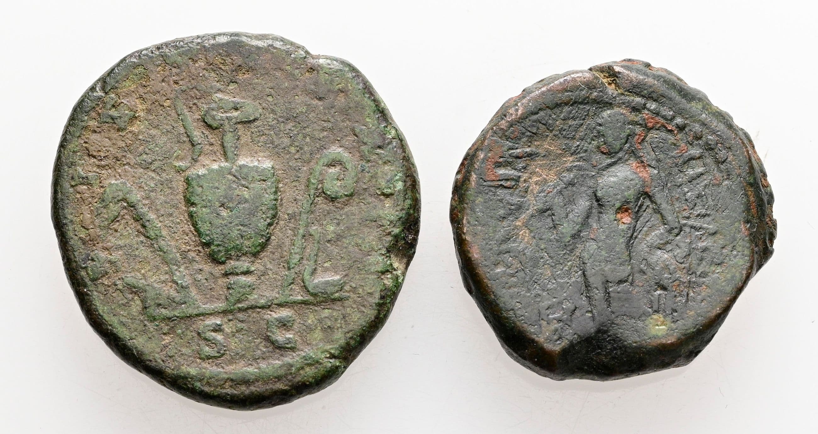 Lot mit 2 römischen Bronzemünzen (1x As, 1x Billon Tetradrachme) Rom – Rückseite