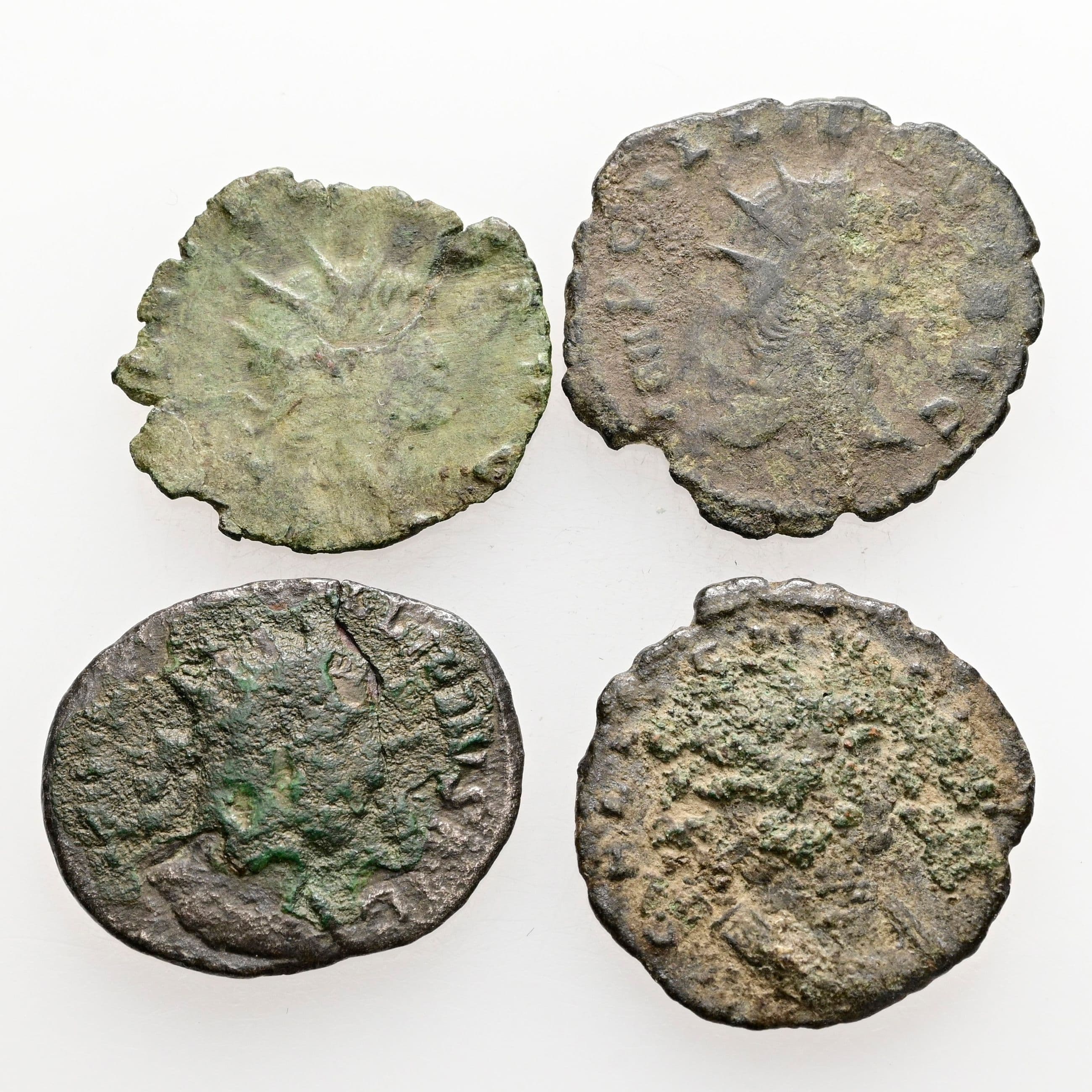 Lot mit 4 spätrömischen Bronzemünzen (Folles, reduz. Antoniniane) Zeit um Gallienus Rom – Vorderseite