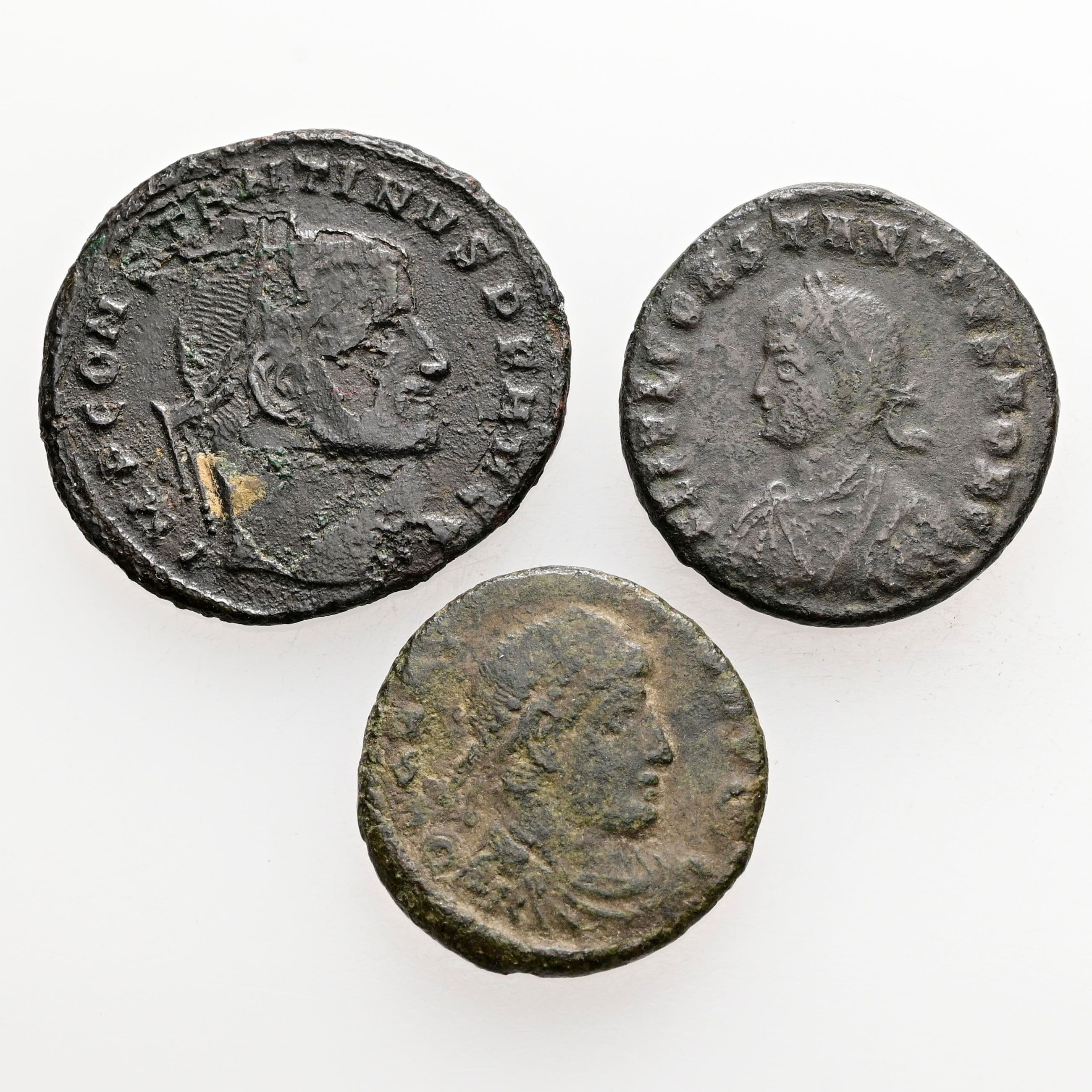 Lot mit 3 römischen Bronzemünzen Zeit um Constantin Rom – Vorderseite