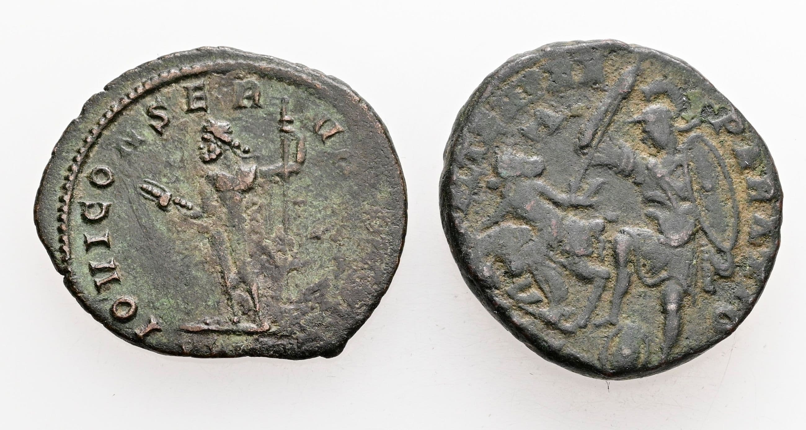Lot mit 2 römischen Bronzemünzen (1x Antoninian, 1x Follis)