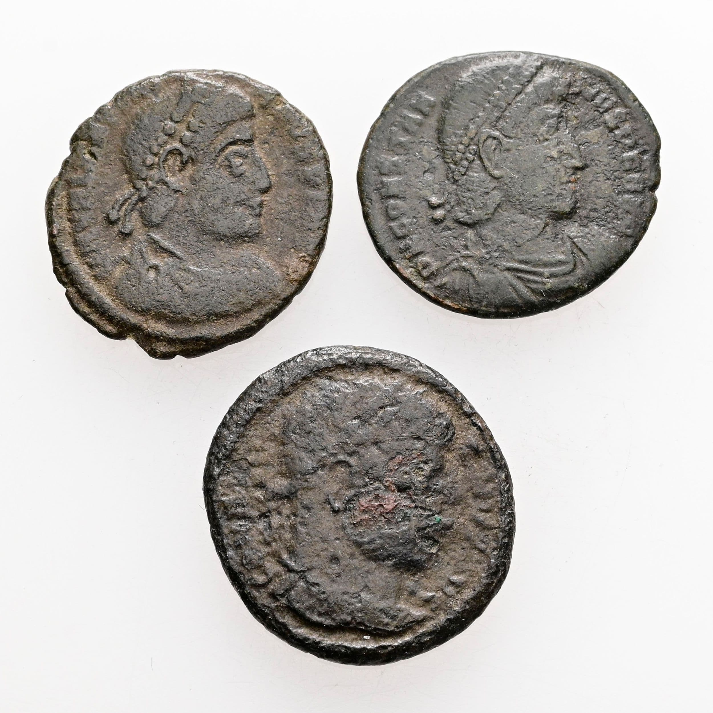 Lot mit 3 spätrömischen Bronzemünzen (Folles)