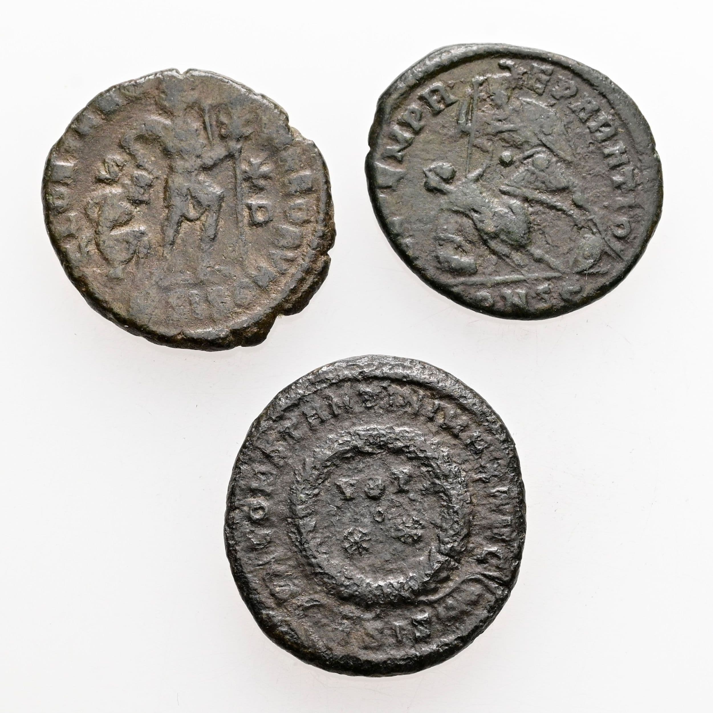 Lot mit 3 spätrömischen Bronzemünzen (Folles)